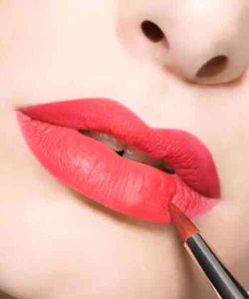 Mẹo nhỏ giúp môi hết khô nẻ