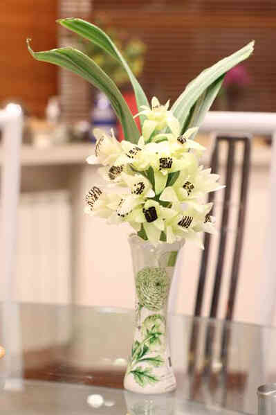 Tỉa hoa địa lan siêu đẹp mà đơn giản