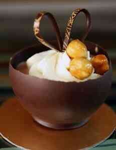 Cách làm bát bằng chocolate đơn giản