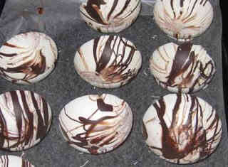 Cách làm bát chocolate có vân