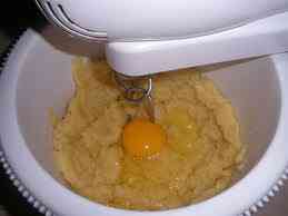 Cách làm bột trứng, cà chua cho trẻ biếng ăn