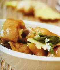 Cách làm món chân giò om gừng