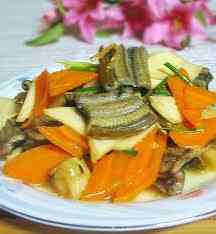 Cách làm món lươn xào măng