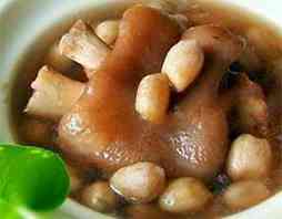 Cách làm món móng giò hầm lạc