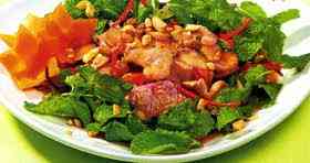 Cach làm món thỏ trộn húng Lùi