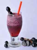 Cách làm sinh tố nho đen