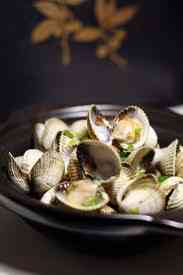 Cách làm sò huyết hấp rượu Sake