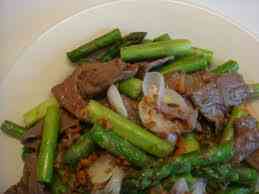 Cách làm thịt bò xào măng tây