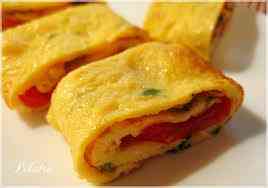 Cách làm trứng cuộn lạp xưởng