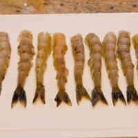 Mẹo làm sạch tôm và hết mùi tanh