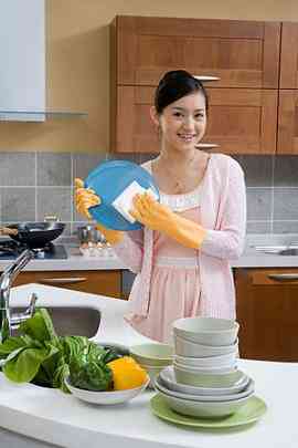 Mẹo làm sạch tủ bếp