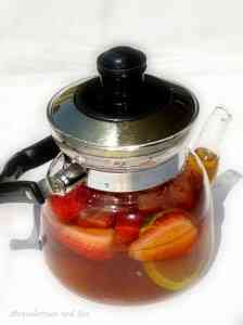 Mẹo pha hồng trà dâu tây